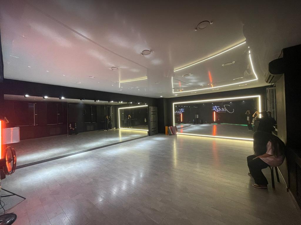 Janet Dance House на Кенесары — фото 3