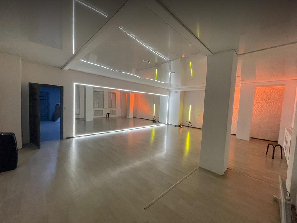 Janet Dance House на Кенесары — фото 2