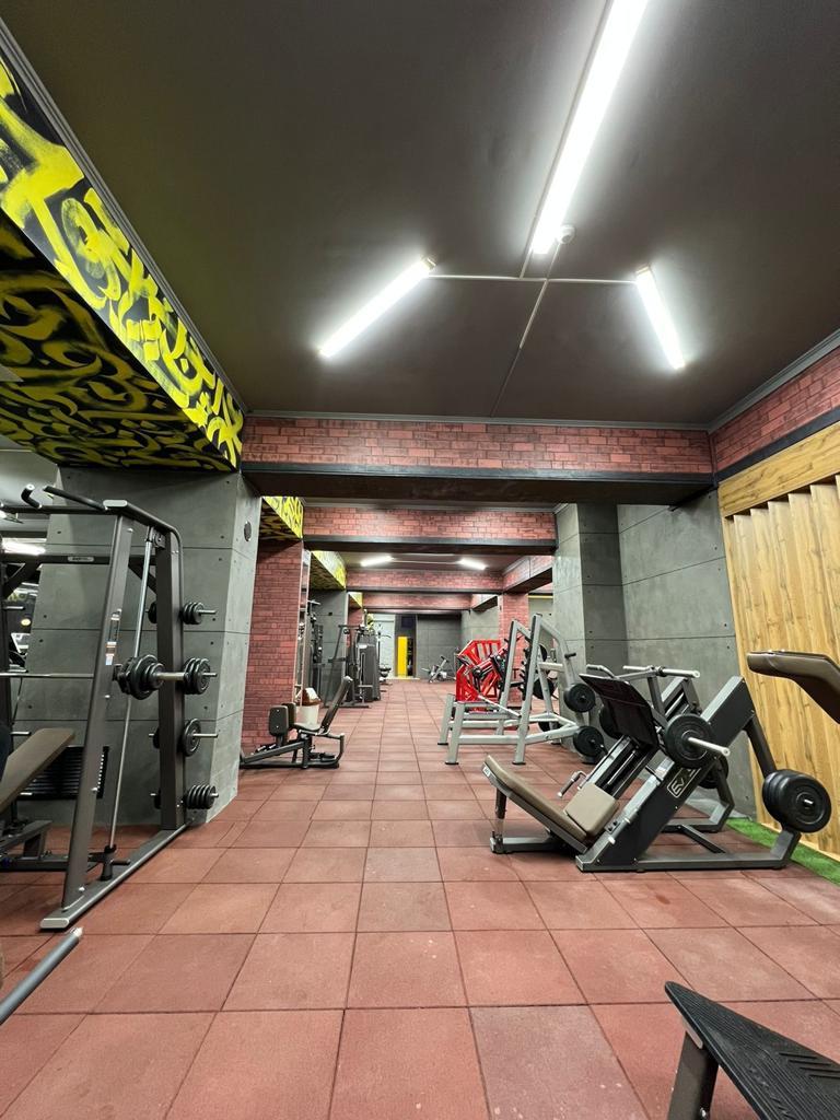 Aiu Gym Yellow studio image