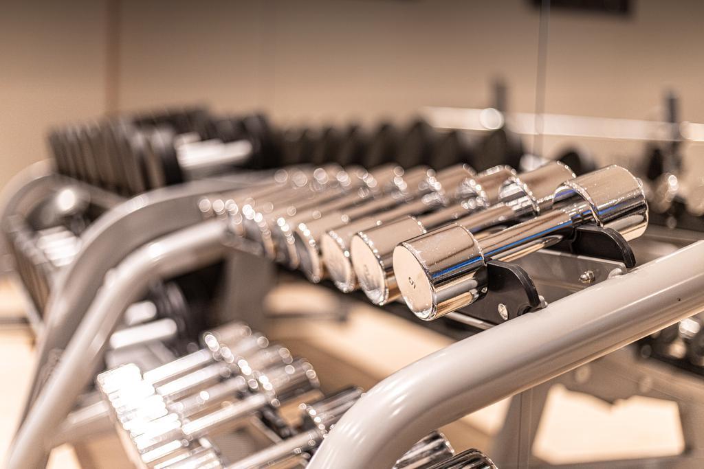 Фитнес центр при отеле Ramada by Wyndham Astana — фото 11