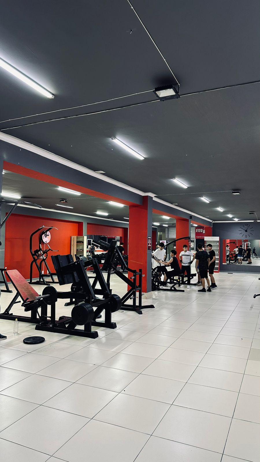 Тренажерный зал Red Gym studio image